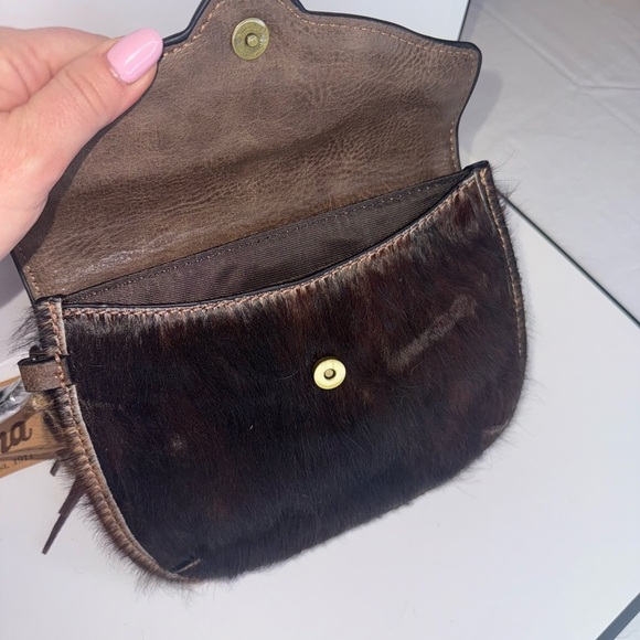 NWT Tony Lama Western Womens Wristlet Wallet Studs Brindle Hide Hair Brown - Picture 4 of 5